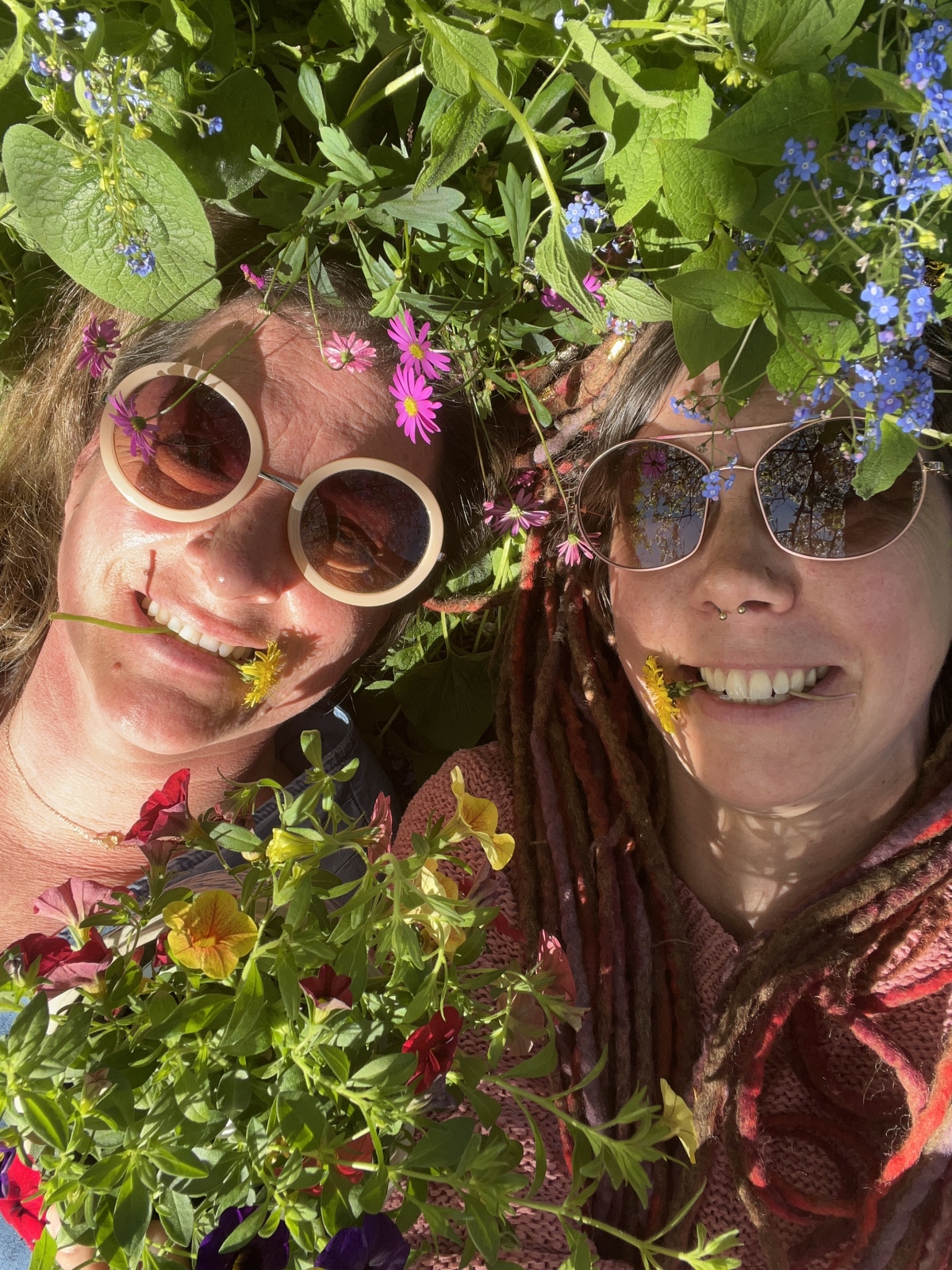 small-Kathrin und MaiRa Maientempel