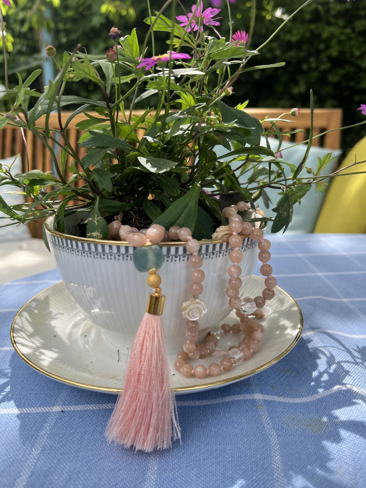Mala Herzensenergie aus roséfarbenem Mondstein – Bild 2